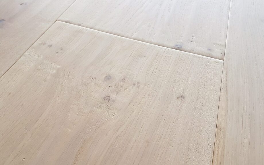 Parkett Trinity Eiche Rustical gefast käsitsi geschabt weiß geölt – Ansicht 5 Parkett Trinity Eiche Rustical gefast käsitsi geschabt weiß geölt – 5