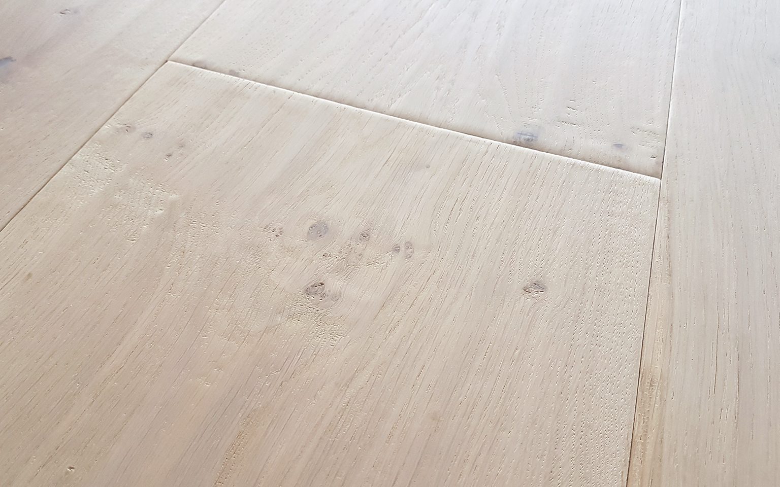 Parkett Trinity Eiche Rustical gefast käsitsi geschabt weiß geölt – 5