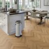 Kalasaba parkett Tamm Rustic 45 õlivahatatud – vaade 2 Fischgrätparkett Bauwerk Monopark Eiche Rustikal 45 Öl-Wachs – 2
