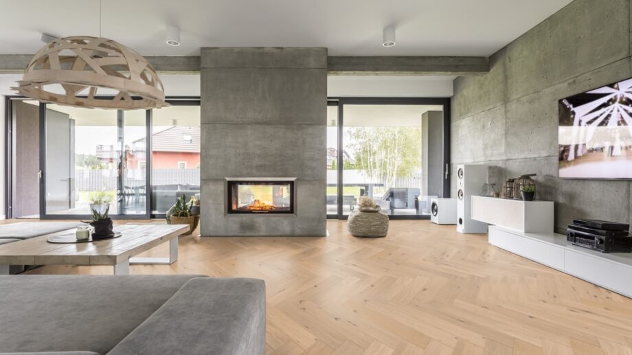 Herringbone flooring Thede & Witte oakknotty-beveled-brushed raw oiled installed on Livingroom floor