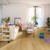 Klick Vinylboden Quick-Step Bloom Brushed Oak Honey – Ansicht 11 Klick Vinylboden Quick-Step Bloom Brushed Oak Honey – 11