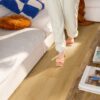 Klick Vinylboden Quick-Step Bloom Brushed Oak Honey – Ansicht 7 Klick Vinylboden Quick-Step Bloom Brushed Oak Honey – 7