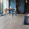 Klick-vinyl Quick-Step Bloom Cotton Oak Cozy Grey – Ansicht 4 Klick-vinyl Quick-Step Bloom Cotton Oak Cozy Grey – 4