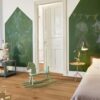 Laudparkett Bauwerk Casapark tamm 46 faasitud, harjatud ja matt lakitud paigaldatud lastetoa põrandale. Lastevoodi mänguasjaga, kiikhobune, laud, pink ja seintel rohelised tahvlid millele kriitidega joonistatud.