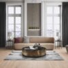 lankkuparketti-bauwerk-tammi-35-crema-harjattu-bprotect Lankkuparketti Bauwerk Tammi 35 Crema harjattu B-Protect asennettuna suuren, klassistyylisen ja korkean olohuoneen lattialle – design-sohva, nojatuoli, pöytä ja sen alla oleva tilkkumatto; vaalea, pehmeän lämmin tammen sävy ja luonnollisen rauhallinen puukuvio.