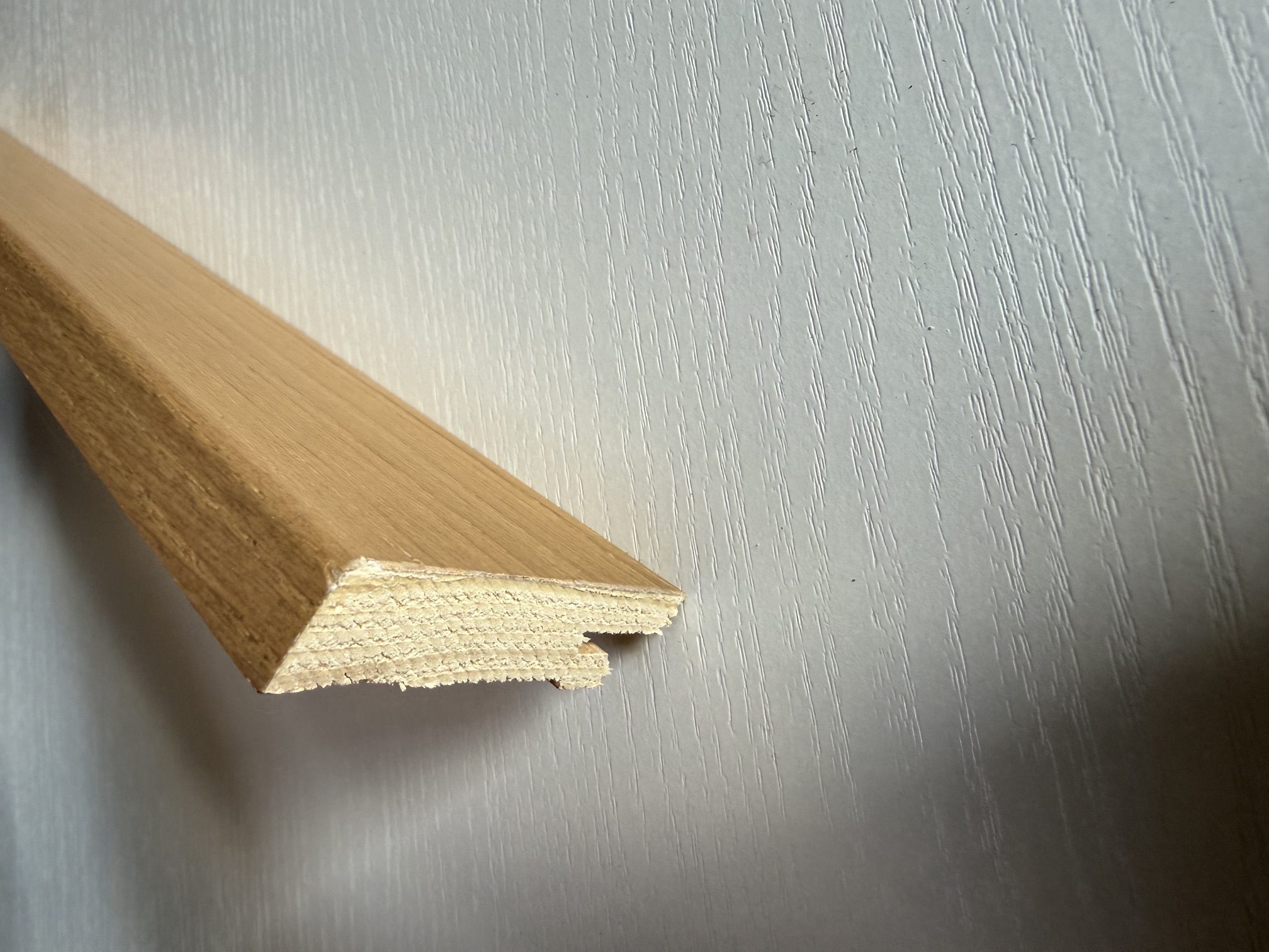 Sockelleiste Eiche furniert Cappuccino lackiert Profil 15 × 60 mm – 2