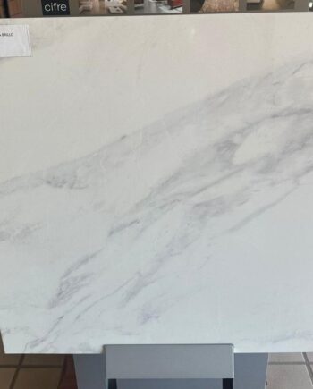 Polierte Bodenfliese aus Feinsteinzeug in Marmoroptik Marmol Carrara, 60x60 cm, 9 mm, Weiß