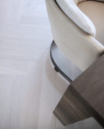 Fischgrätparkett Bauwerk Monopark Eiche Natur 15 Farina B-Protect® weiss matt lackiert