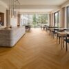 Fischgrätparkett Bauwerk Cleverpark 900 Eiche Natur 14 geölt gebürstet – Ambiente 2 Fischgrätparkett Bauwerk Cleverpark 900 Eiche Natur 14 geölt gebürstet – 3