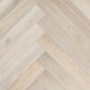 Fischgrätparkett Esche Esta Elegant Frost Ivory Pores 600 mm extramatt lackiert – 3