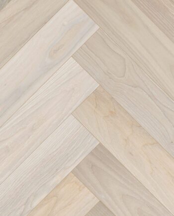 Fischgrätparkett Esche Esta Elegant Frost Ivory Pores 700 mm extramatt lackiert