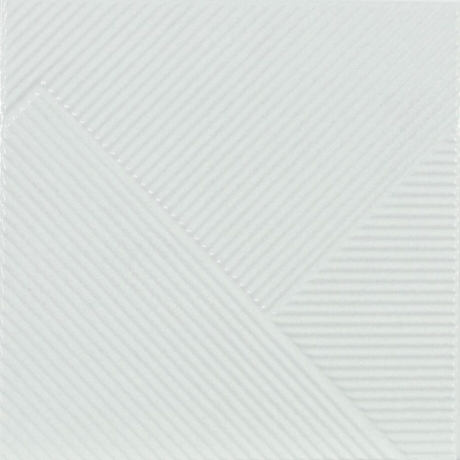 Keramik-Wandfliese mit gestreiftem 3D-Relief Dune Stripes Mix Glacier, 25x25 cm, 10 mm, Metallic-Weiß