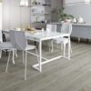 Landhausdiele Eiche Esta ABC Olive Grey Ivory Pores extramatt lackiert – Nahaufnahme Landhausdiele Eiche Esta ABC Olive Grey Ivory Pores extramatt lackiert – 3