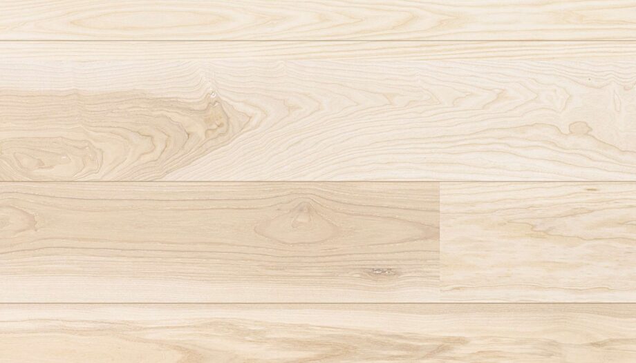 Landhausdiele Esche Esta Elegant Frost Ivory Pores 180 mm extramatt lackiert – Nahaufnahme Landhausdiele Esche Esta Elegant Frost Ivory Pores 180 mm extramatt lackiert – 2