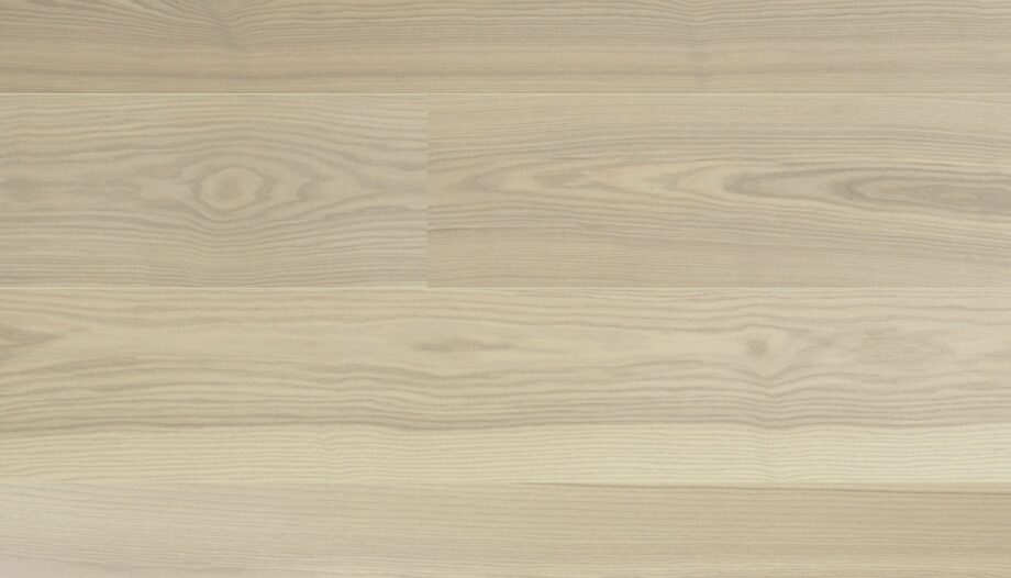 Landhausdiele Esche Esta Elegant Nordic 180 mm extramatt lackiert – Nahaufnahme Landhausdiele Esche Esta Elegant Nordic 180 mm extramatt lackiert – 2
