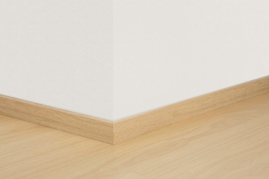 Sockelleiste Quick-Step Natural Varnished Oak für Laminat, MDF, 12x58x2400 mm