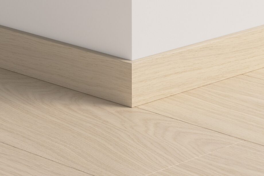 Sockelleiste Quick-Step Pure Oak Polar für LVT Vinylboden, wasserfest, 12x58x2400 mm