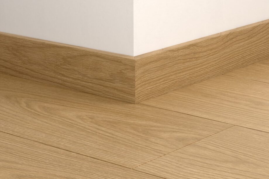 Sockelleiste Quick-Step Gingerbread Oak für LVT Vinylboden, wasserfest, 12x58x2400 mm