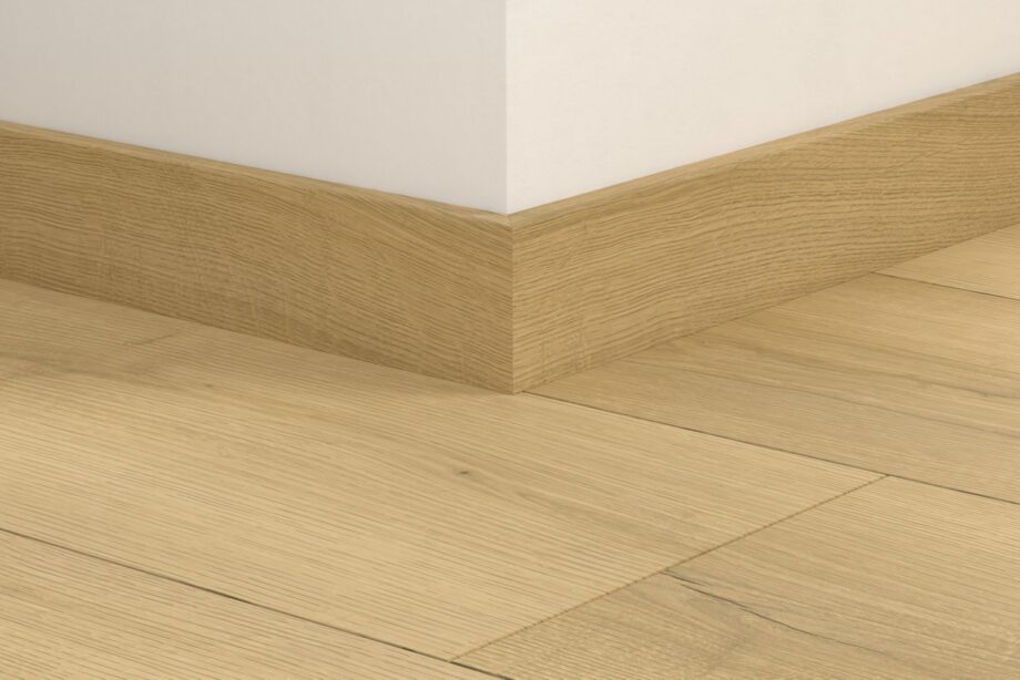 Sockelleiste Quick-Step Brushed Oak Beige für LVT Vinylboden, wasserfest, 12x58x2400 mm