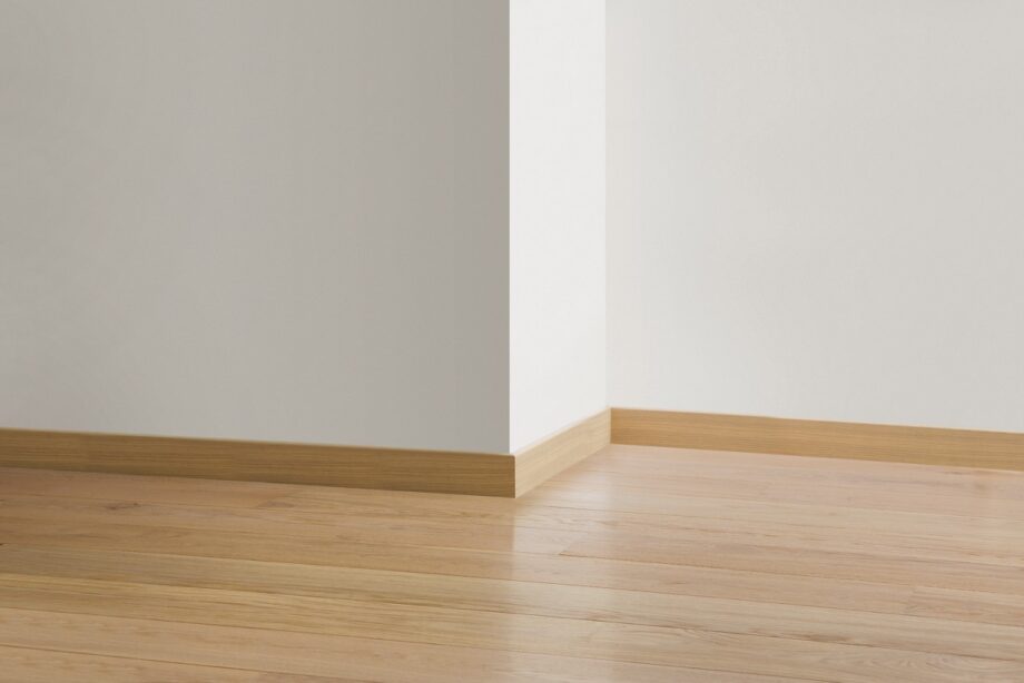 qswppskr05102-1 Holz-Sockelleiste Quick-Step White Daisy Oak Extra Matt für Parkett, furniert, 16x80x2400 mm