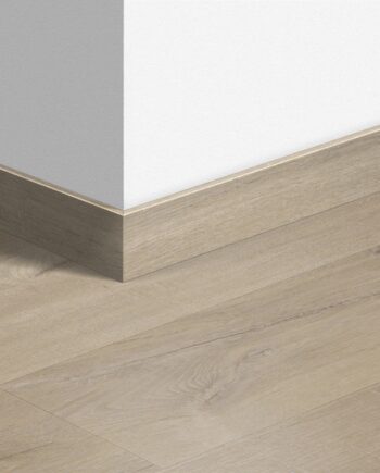 Sockelleiste Quick-Step Cotton Oak Beige für LVT Vinylboden, wasserfest, 12x58x2400 mm