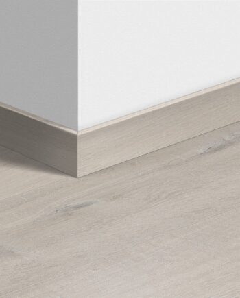 Sockelleiste Quick-Step Cotton Oak White Blush für LVT Vinylboden, wasserfest, 12x58x2400 mm