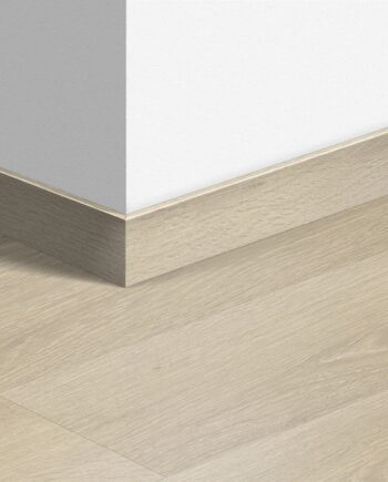 Sockelleiste Quick-Step Sea Breeze Oak Beige für LVT Vinylboden, wasserfest, 12x58x2400 mm